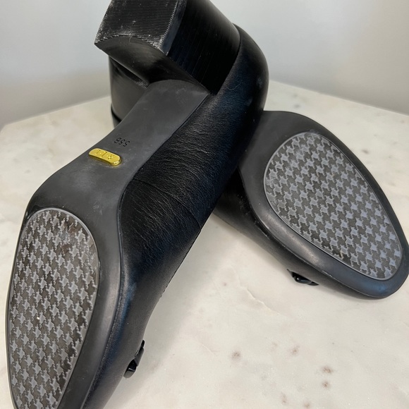 Lauren Ralph Lauren Jackson Pump - Picture 7 of 8